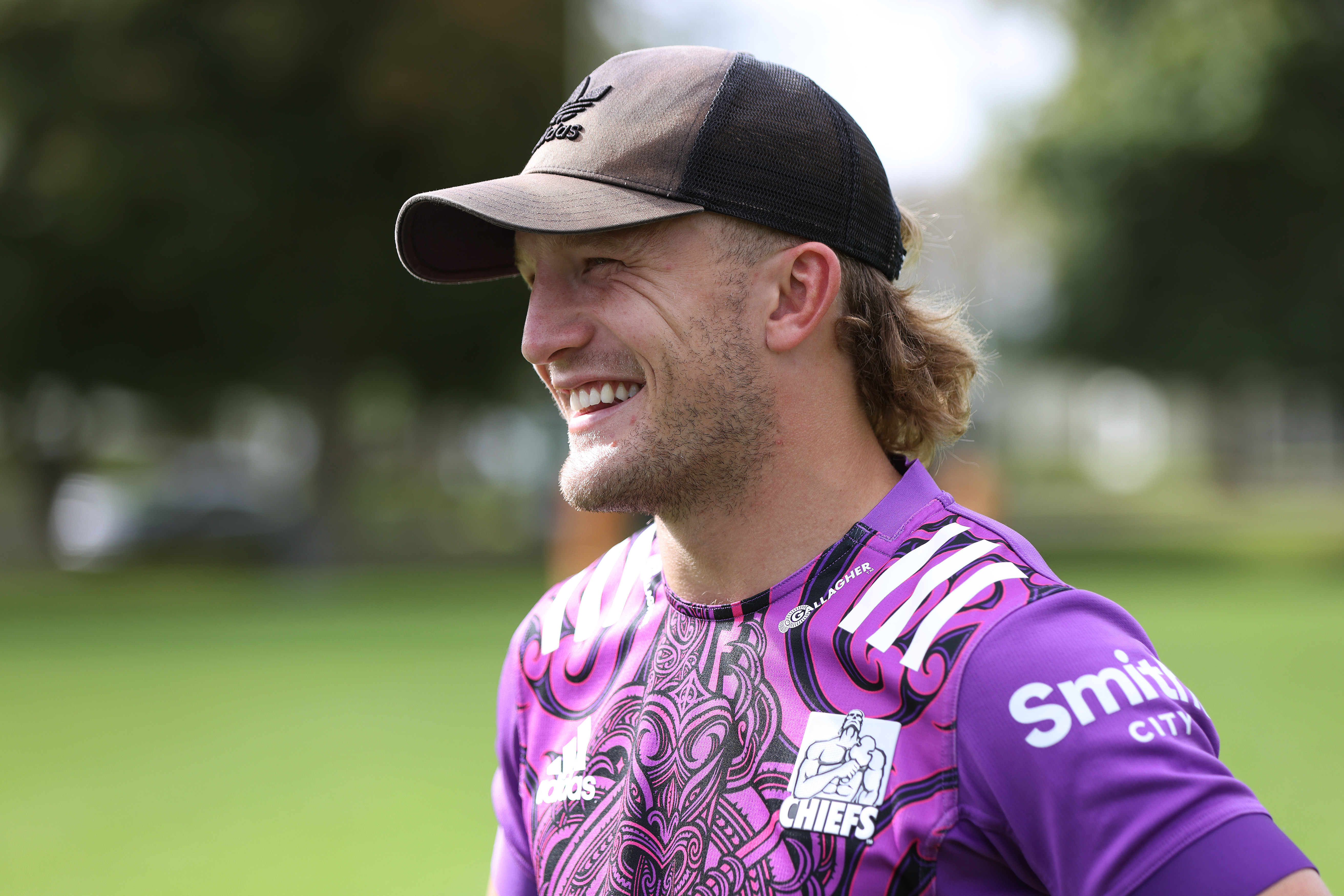 McKenzie shifts to 10, Lachlan Boshier returns for Chiefs